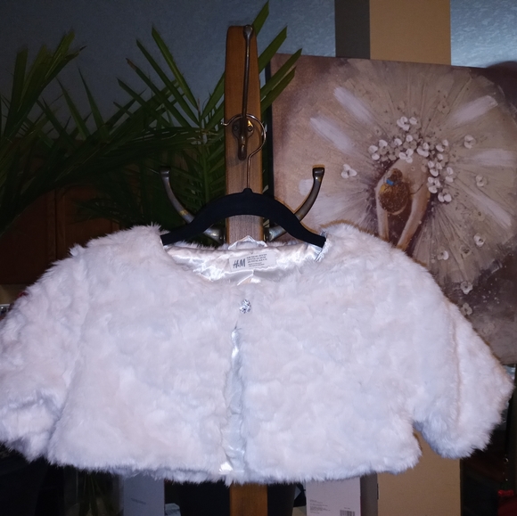 H & M child's Short Faux Fur Jacket - Picture 7 of 7